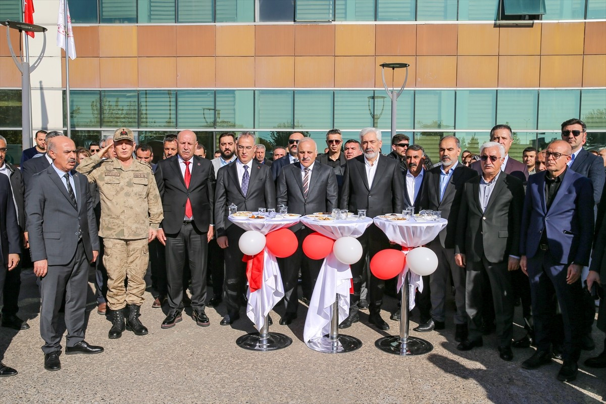 Diyarbakır'da 15 ambulans ile yapımı tamamlanan 9 aile sağlığı merkezi, 7 acil sağlık hizmetleri...