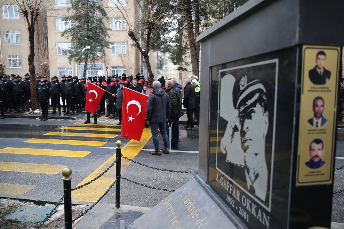 Diyarbakır'da 25 yıl önce silahlı saldırıda şehit edilen Emniyet Müdürü Ali Gaffar Okkan ve 5...