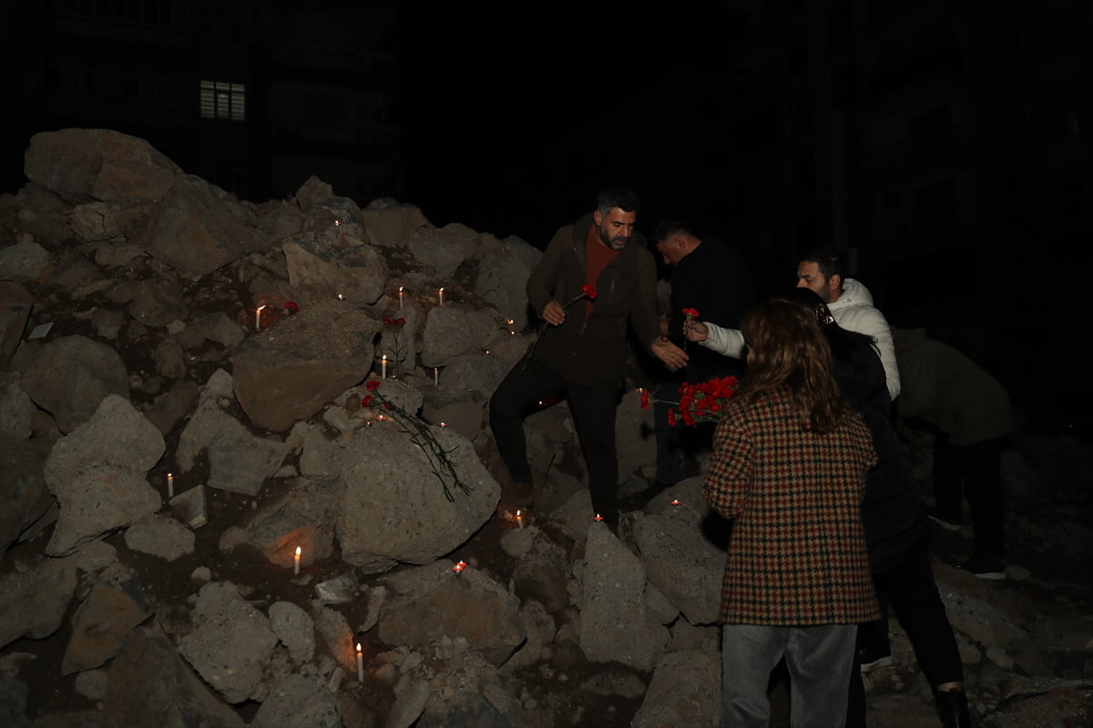 Diyarbakır'da 6 Şubat 2023'te meydana gelen depremlerde yaşamını yitirenler anıldı. Kahramanmaraş...