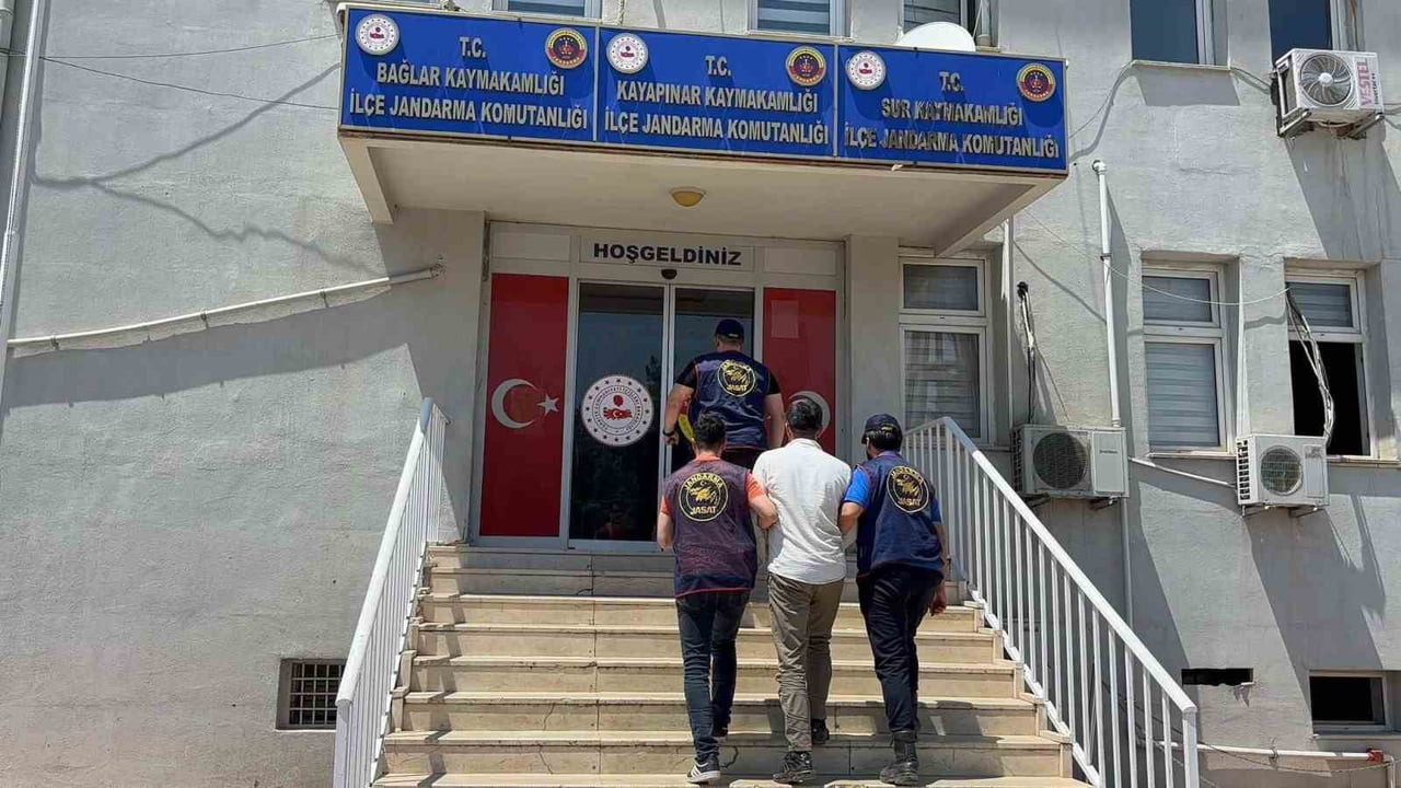 DİYARBAKIR'DA ARANMASI BULUNAN 124 ŞÜPHELİ, JANDARMA EKİPLERİNCE YAKALANDI.
