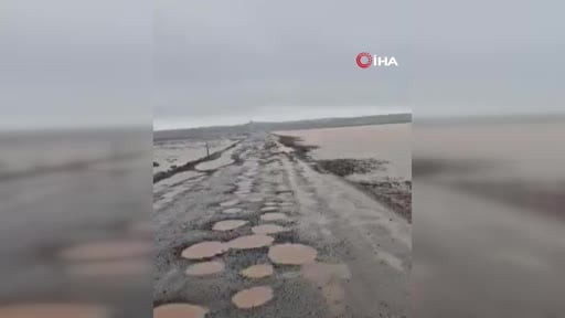 Diyarbakır'da bozuk yollar sağanakla doldu
