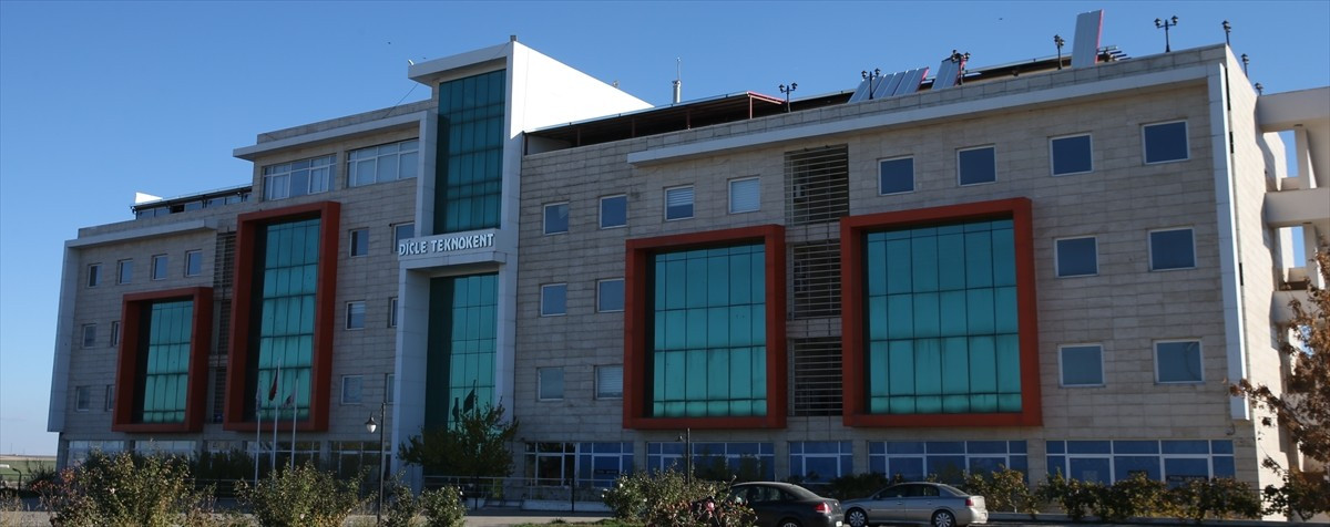 Diyarbakır'da Dicle Teknokent bünyesinde faaliyet gösteren üç firma, 70'i aşkın ülkeye yazılım...