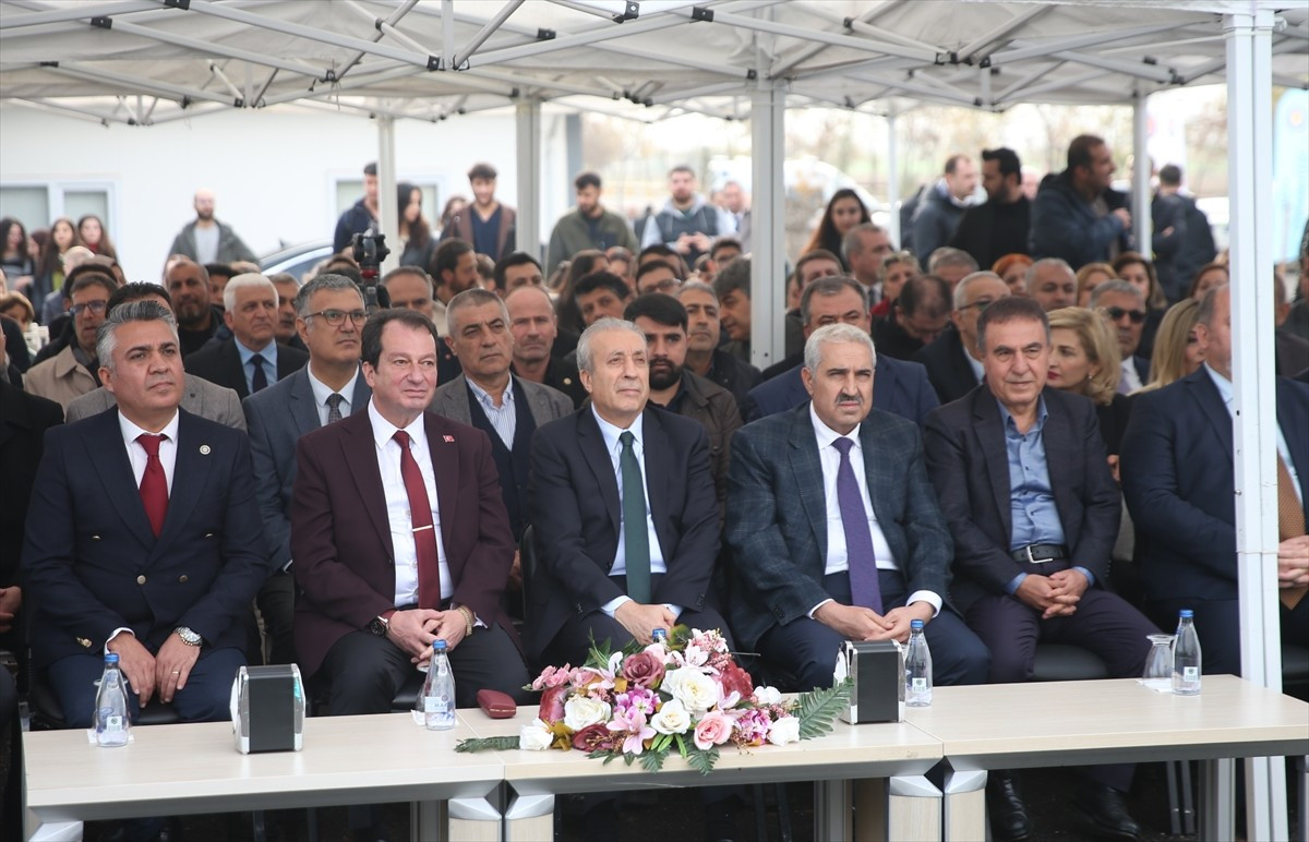 Diyarbakır'da, Dicle Üniversitesi (DÜ) Atçılık ve Hippoterapi Merkezi düzenlenen törenle hizmete...