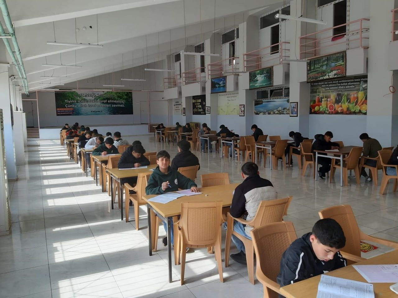 DİYARBAKIR'DA EĞİL BELEDİYESİ TARAFINDAN ORTAOKUL ÖĞRENCİLERİNE DENEME SINAVI DESTEĞİ...