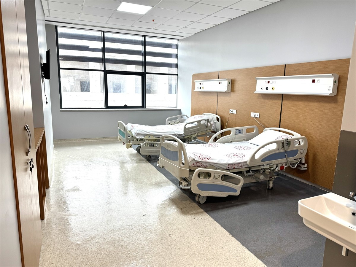 Diyarbakır'da inşası süren Kayapınar Şehir Hastanesinde tamamlanan örnek hasta odası paylaşılan...