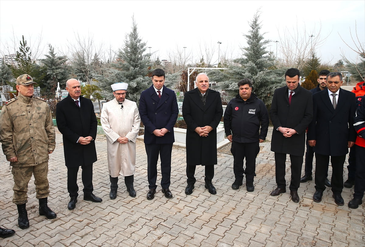 Diyarbakır'da Kahramanmaraş merkezli 6 Şubat 2023'teki depremlerde hayatını kaybedenlerin...