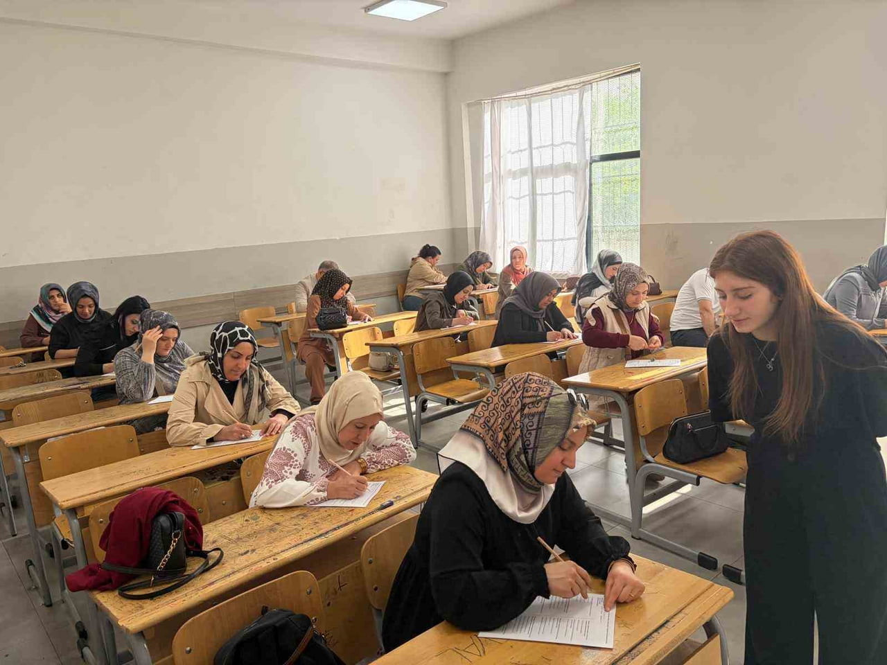 DİYARBAKIR'DA MEHMETÇİK ANADOLU LİSESİ'NDE DÜZENLENEN "VELİLERLE KİTAP OKUMA ETKİNLİĞİ" İLE...