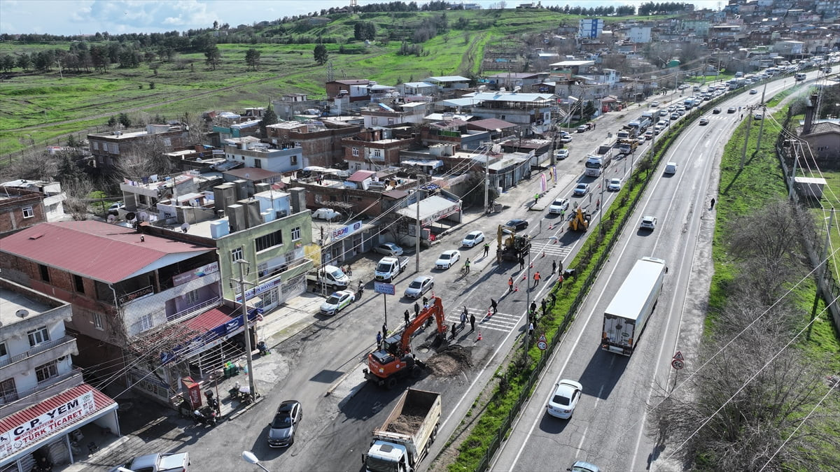 Diyarbakır'da merkez Yenişehir ilçesi Seyrantepe mevkisinde, Diyarbakır-Silvan kara yolunun...