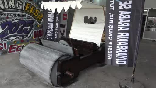 Diyarbakır'da modifiye tutkunlarının "Taş devri'' aracına yoğun ilgi