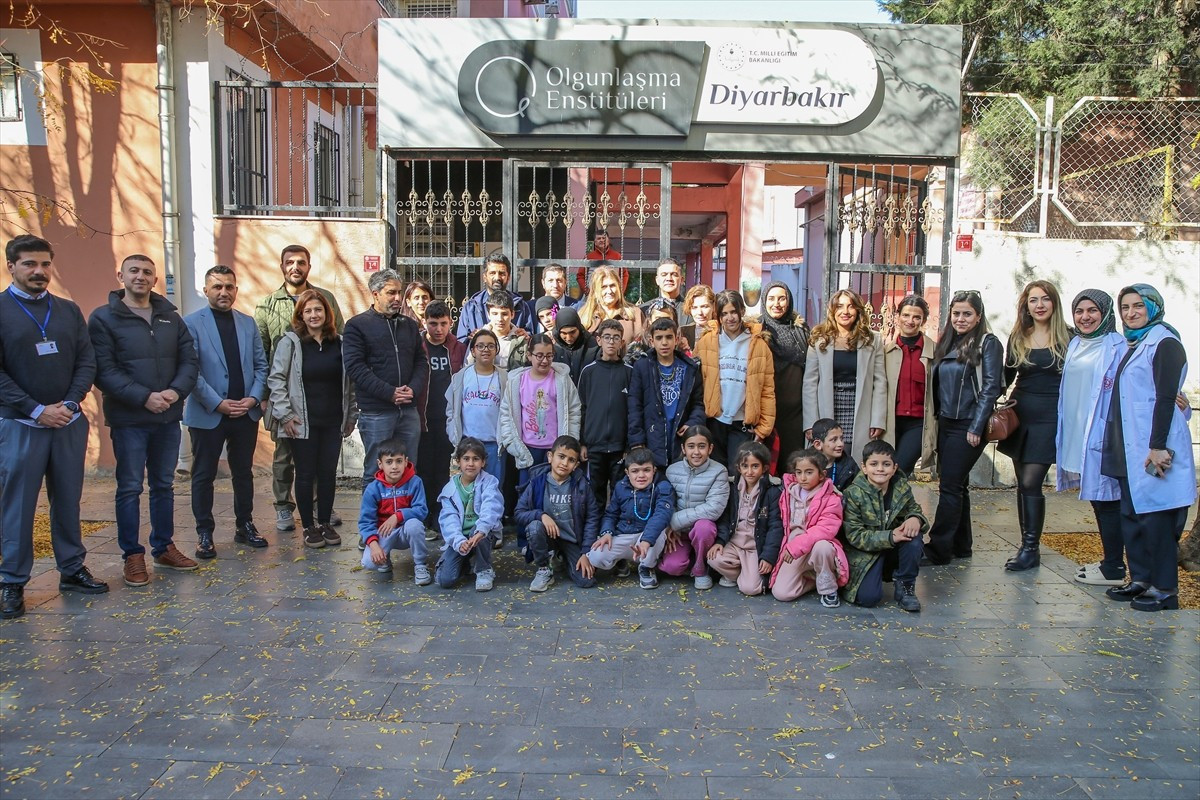 Diyarbakır'da Olgunlaşma Enstitüsünce yürütülen "Gelenekten Geleceğe El Sanatları Projesi"...