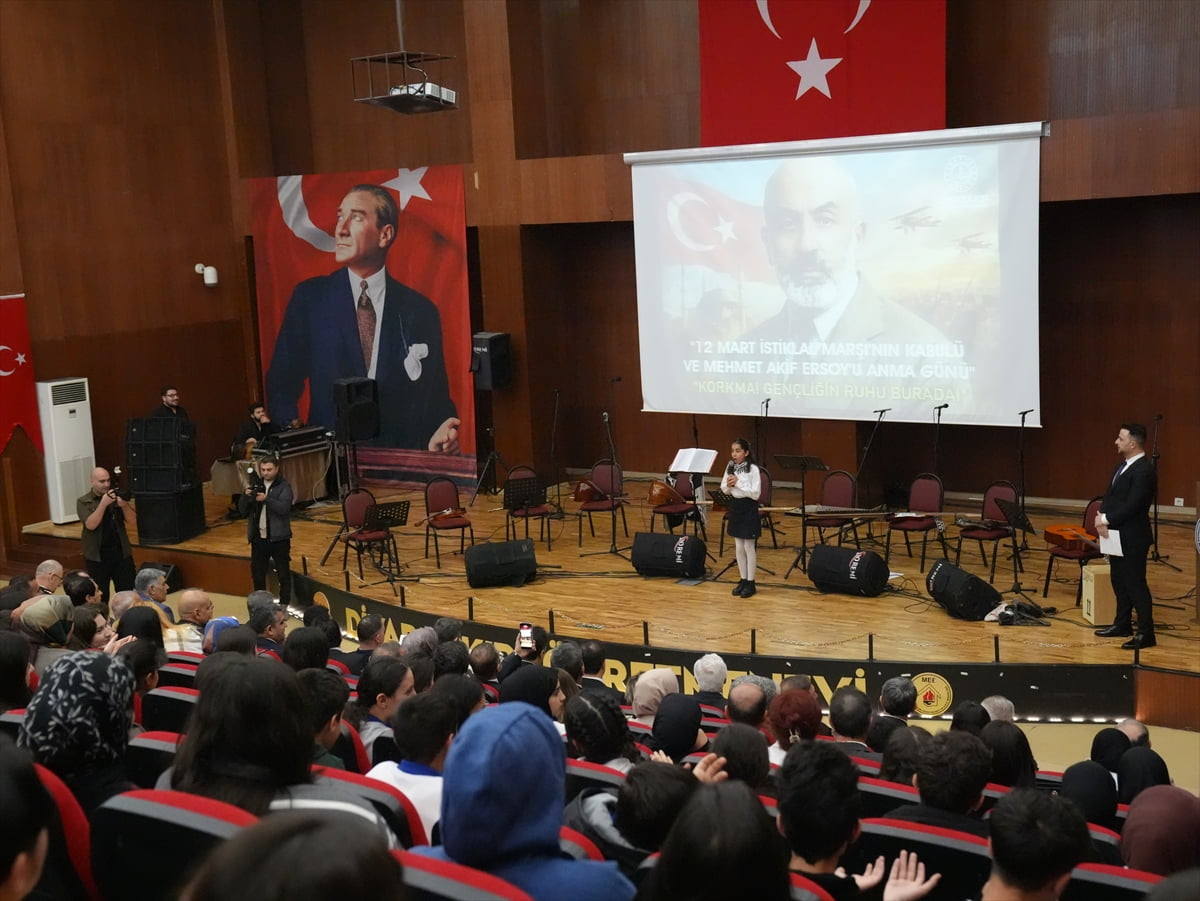 Diyarbakır'da, "İstiklal Marşı'nın Kabulü ve Mehmet Akif Ersoy'u Anma Günü" dolayısıyla program...