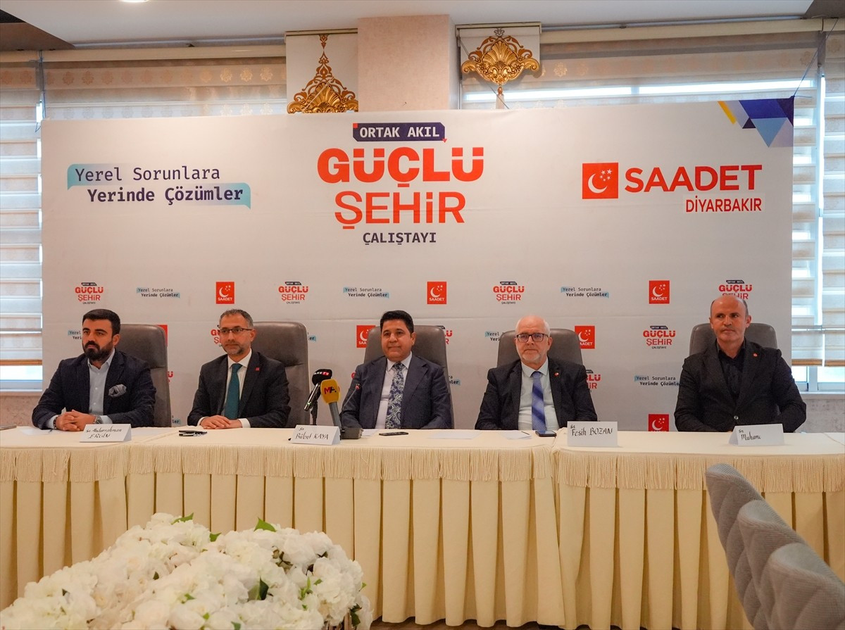 Diyarbakır'da "Ortak Akıl Güçlü Şehir Çalıştayı" gerçekleştirildi. Yeni Yol Partisi Grup Başkanı...