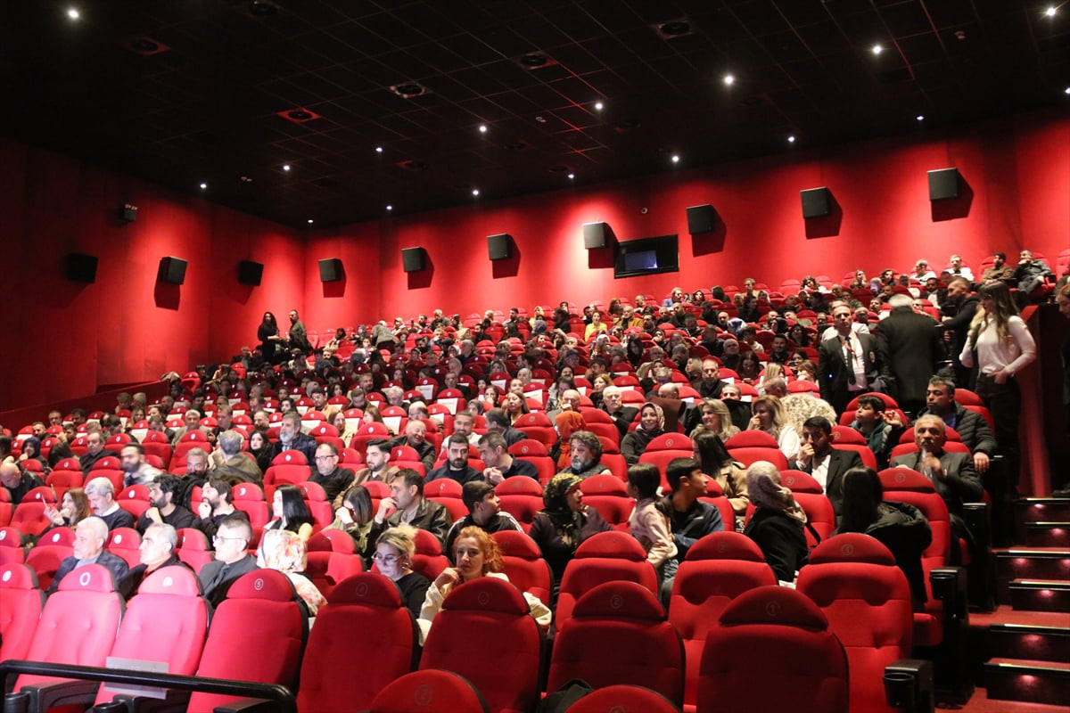 Diyarbakır'da, "Uçan köfteci" olarak tanınan ve Kahramanmaraş merkezli depremlerde ailesi ile...