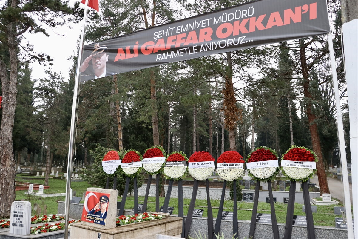 Diyarbakır'da uğradığı saldırıda beraberindeki 5 silah arkadaşıyla şehit olan Emniyet Müdürü Ali...