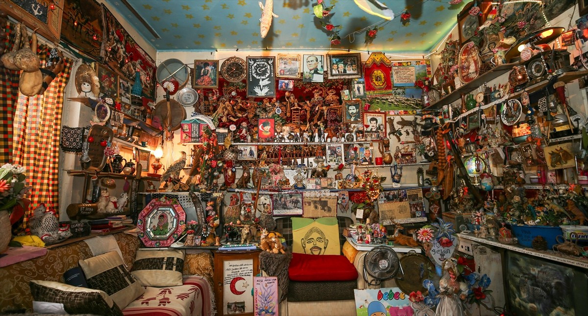 Diyarbakır'da yaşayan 92 yaşındaki Kazım Ertaş, 60 yıl boyunca kendisine hediye edilen ve görev...