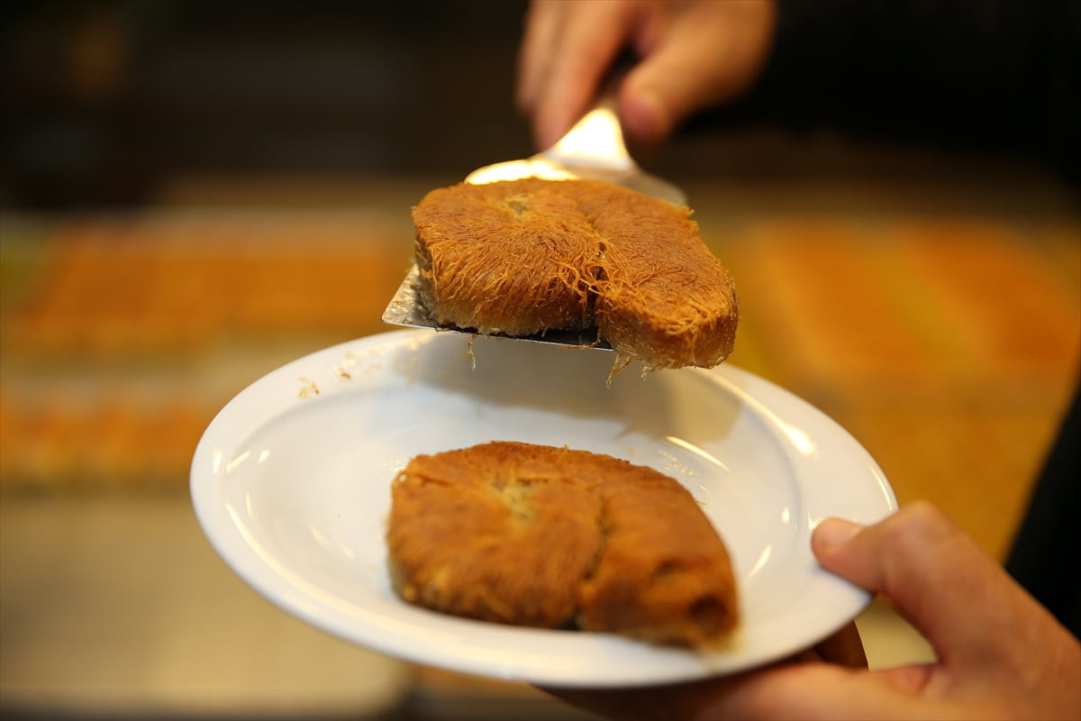 Diyarbakır'ın burma kadayıfını 118 yıldır üreten firma, tescilli bu lezzeti 7 bölgenin coğrafi...