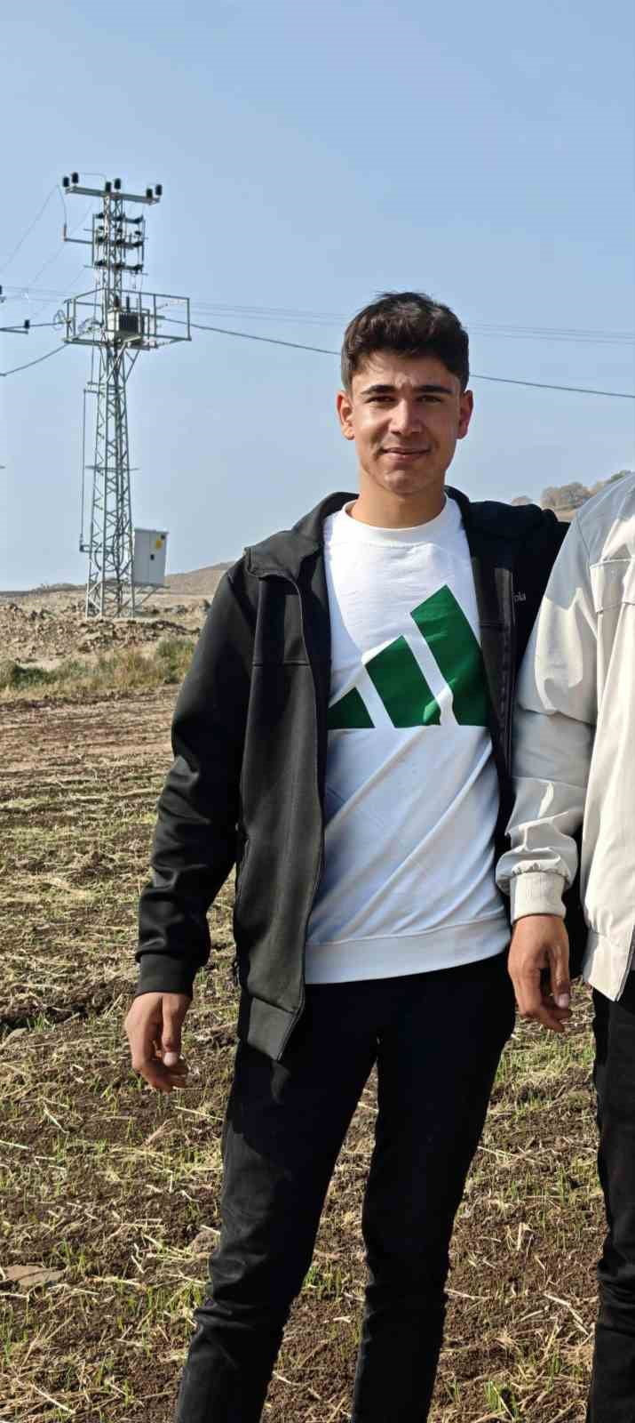 DİYARBAKIR'IN ÇERMİK İLÇESİ KONUKSEVER KÖYÜNDE 5 GÜN ÖNCE EVDEN AYRILAN 16 YAŞINDAKİ ALPER...