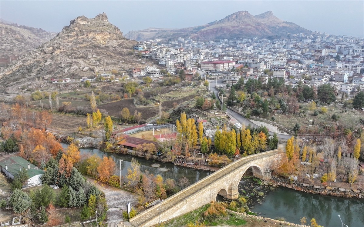 Diyarbakır'ın Çermik ilçesinde öğrenciler tarihi mekanları ve doğal güzellikleri yerinde...