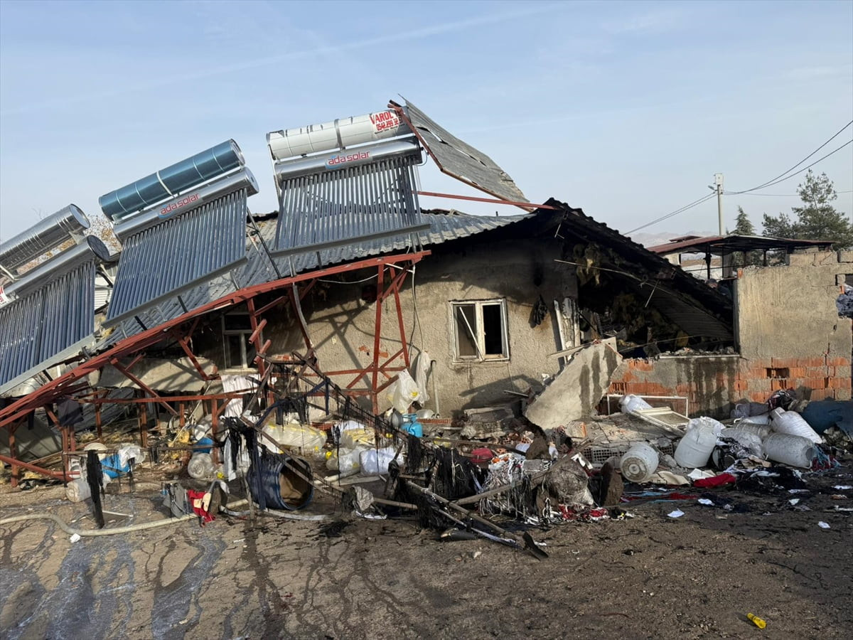Diyarbakır'ın Çermik ilçesinde peynir üretilen tesiste meydana gelen patlamada 2'si ağır 6 kişi...