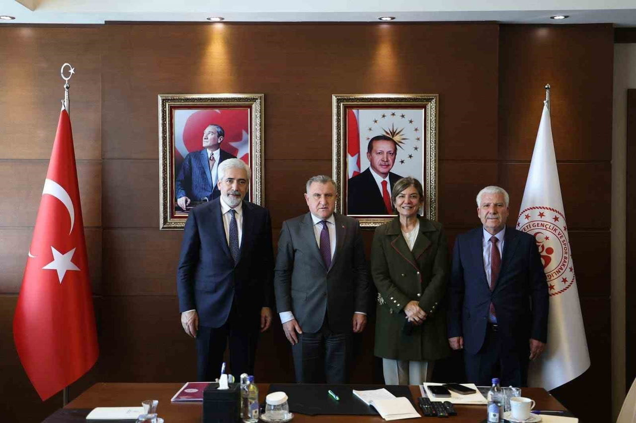 DİYARBAKIR'IN ÇERMİK İLÇESİNE GENÇLİK MERKEZİ, OLİMPİK YÜZME HAVUZU VE 4 ADET HALI SAHA YAPILMASI...