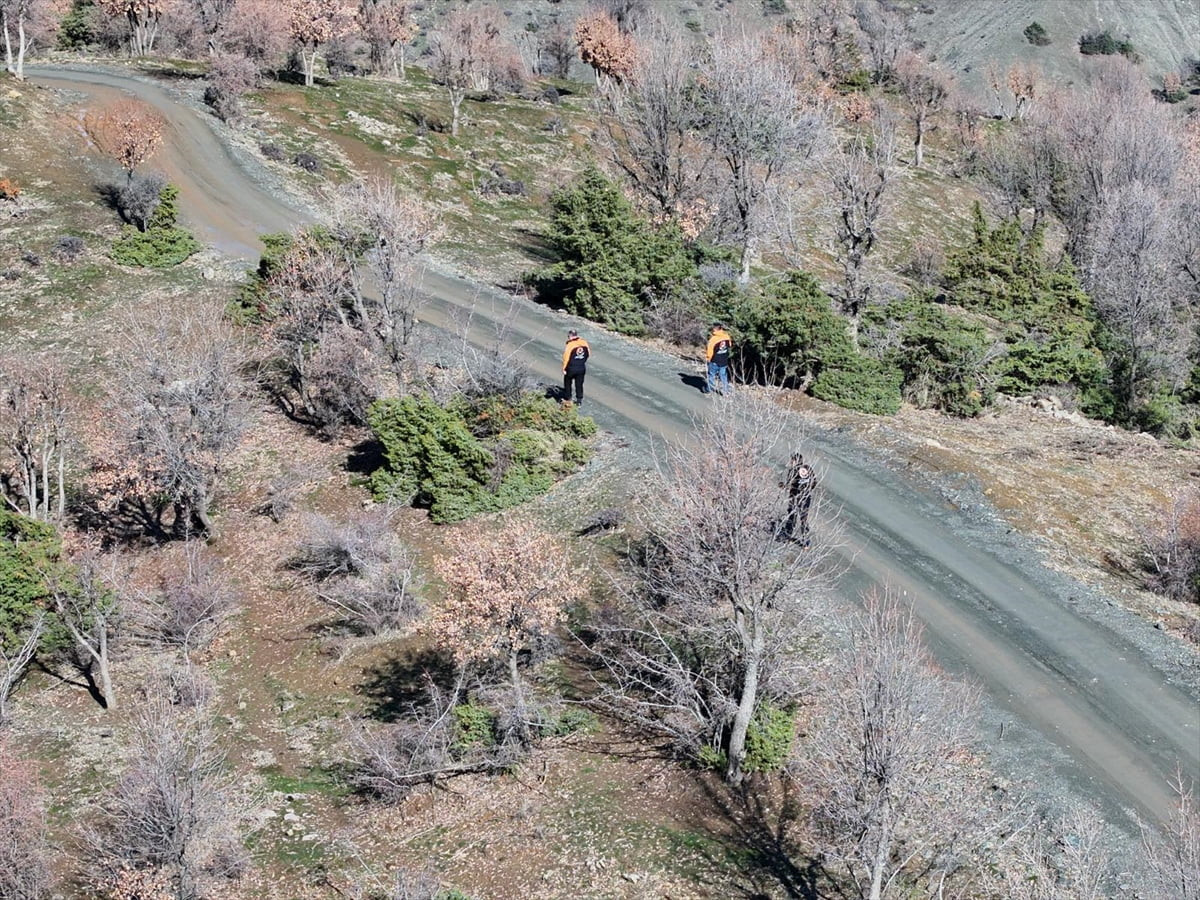 Diyarbakır'ın Kulp ilçesinde kaybolan 84 yaşındaki zihinsel engelli Salih Ertaş için ekiplerce...