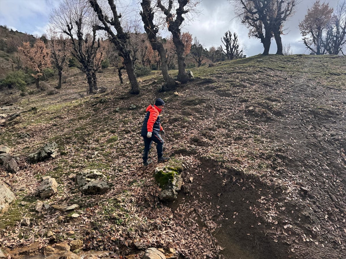 Diyarbakır'ın Kulp ilçesinde kaybolan 84 yaşındaki zihinsel engelli Salih Ertaş için ekiplerce...