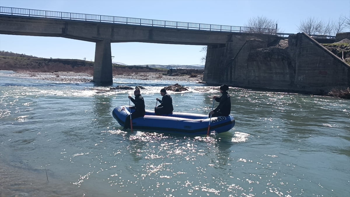 Diyarbakır'ın Kulp ilçesinde kaybolan 84 yaşındaki zihinsel engelli Salih Ertaş için ekiplerce...