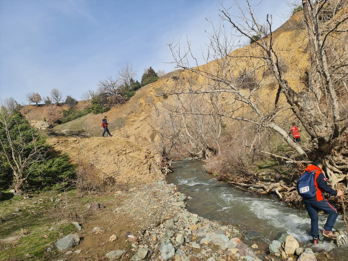 Diyarbakır'ın Kulp ilçesinde kaybolan 84 yaşındaki zihinsel engelli Salih Ertaş için ekiplerce...