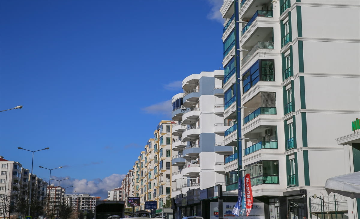 Diyarbakır'ın merkez Bağlar ilçesinin Bağcılar Mahallesi, geçen yıl 160 bin 136 kişilik nüfusuyla...