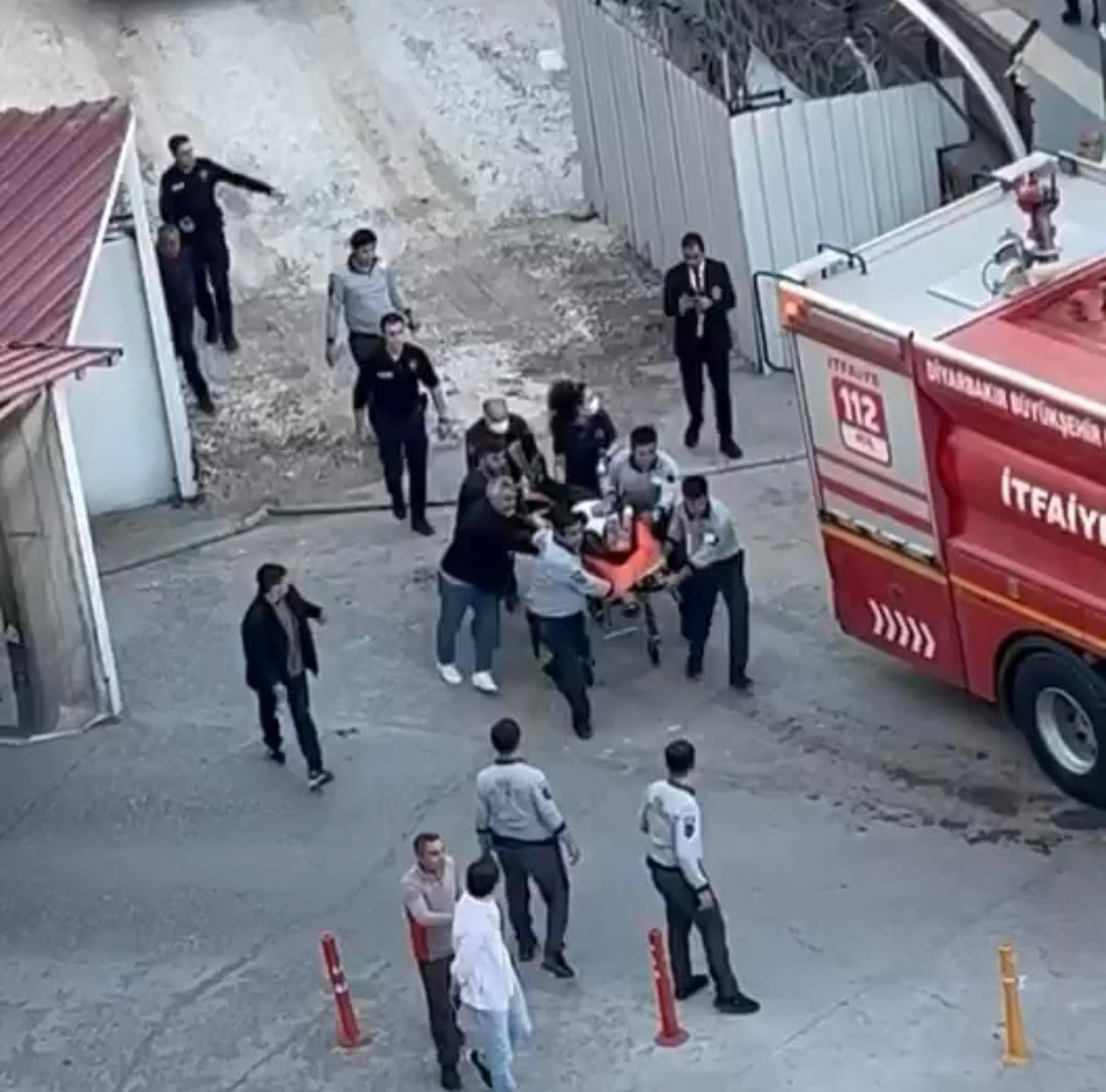DİYARBAKIR'IN MERKEZ KAYAPINAR İLÇESİNDE İNŞAAT HALİNDEKİ BİR OTELDE ÇIKAN YANGINDA 13 KİŞİ...