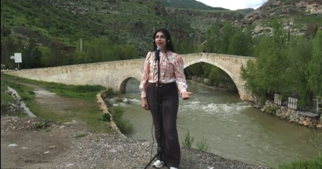 DİYARBAKIR'IN TARİHİ VE DOĞAL GÜZELLİKLERİ İLE ÜNLÜ İLÇESİ ÇERMİK, SANATLA TANITILDI. ÖĞRETMEN VE...