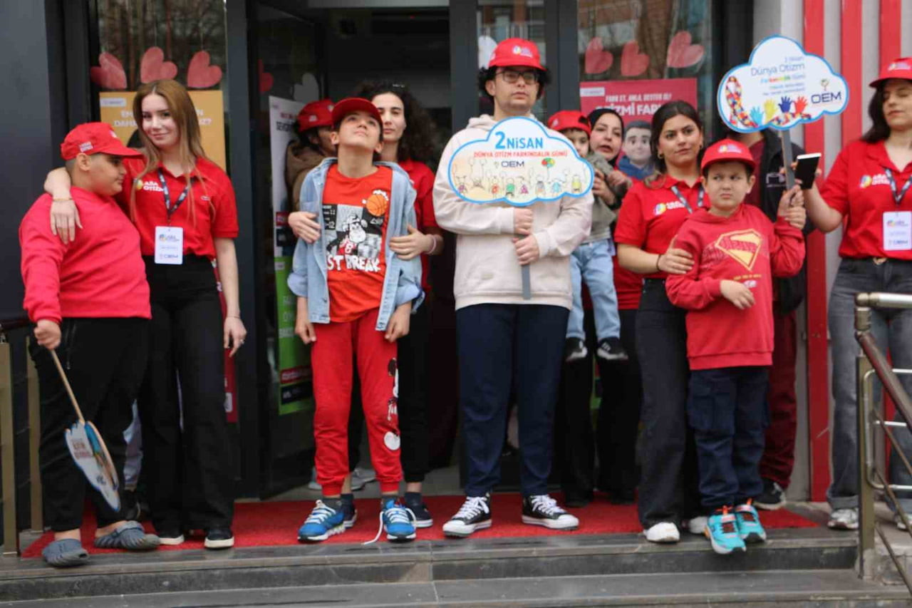 DİYARBAKIR’DA 2 NİSAN DÜNYA OTİZM FARKINDALIK GÜNÜ KAPSAMINDA DÜZENLENEN ETKİNLİKLER FARKINDALIK...