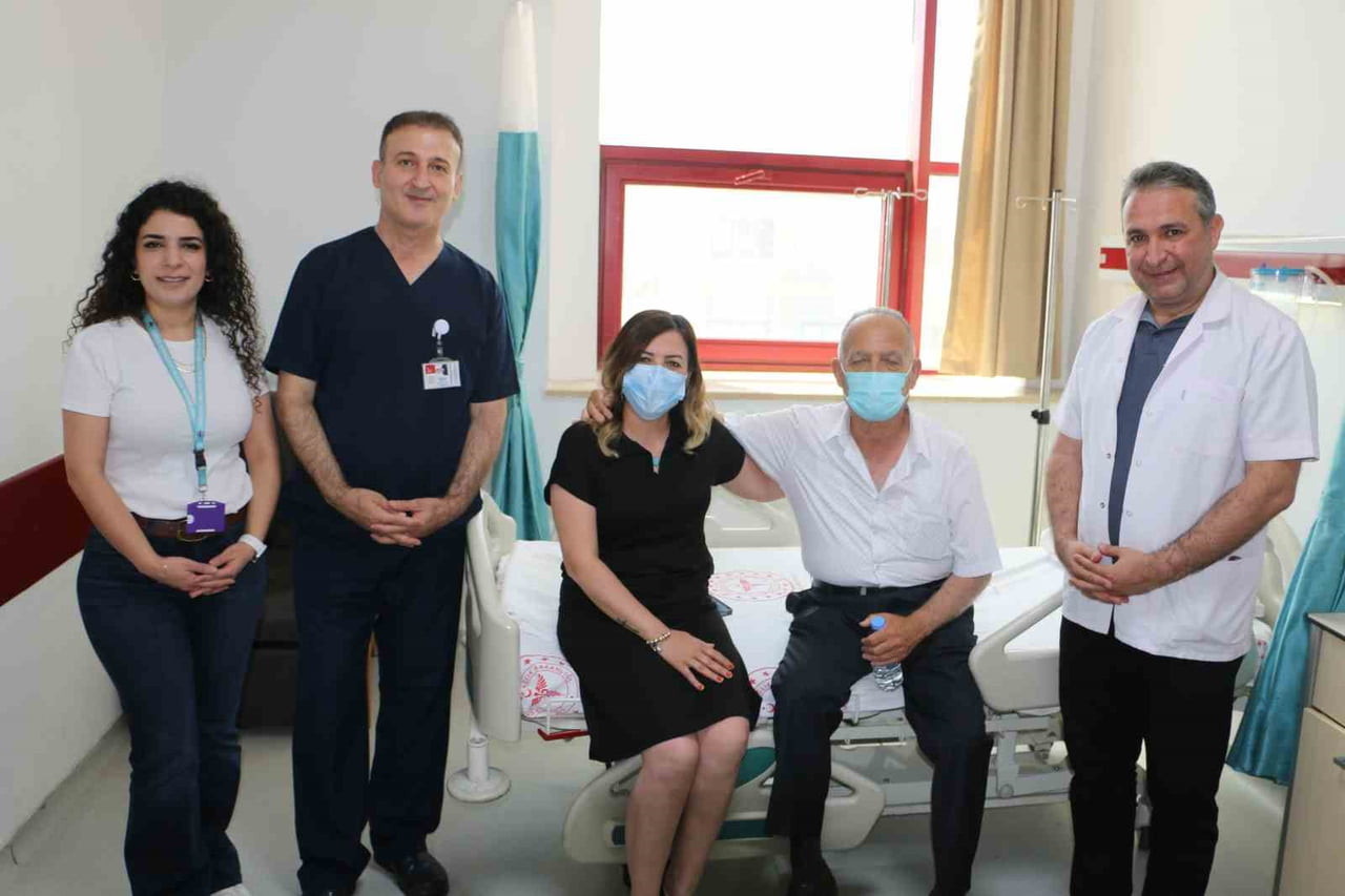 DİYARBAKIR’DA 3 YIL ÖNCE HER İKİ BÖBREĞİ İFLAS EDEN 65 YAŞINDAKİ HASAN BAYKUT (OTURAN), 40...