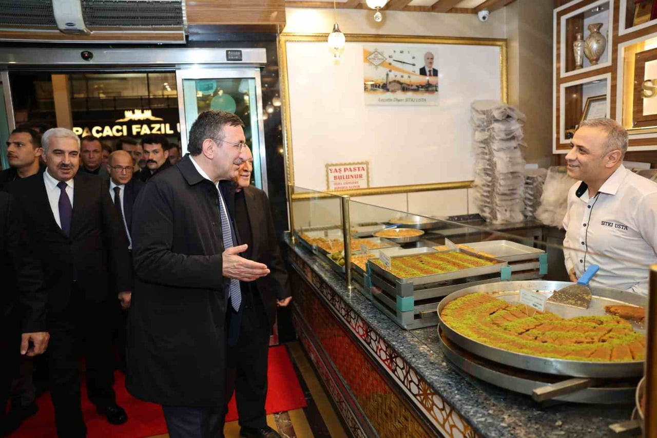 DİYARBAKIR’DA ÇEŞİTLİ PROGRAMLARA KATILAN CUMHURBAŞKANI YARDIMCISI CEVDET YILMAZ, ÇALIŞMALARININ...