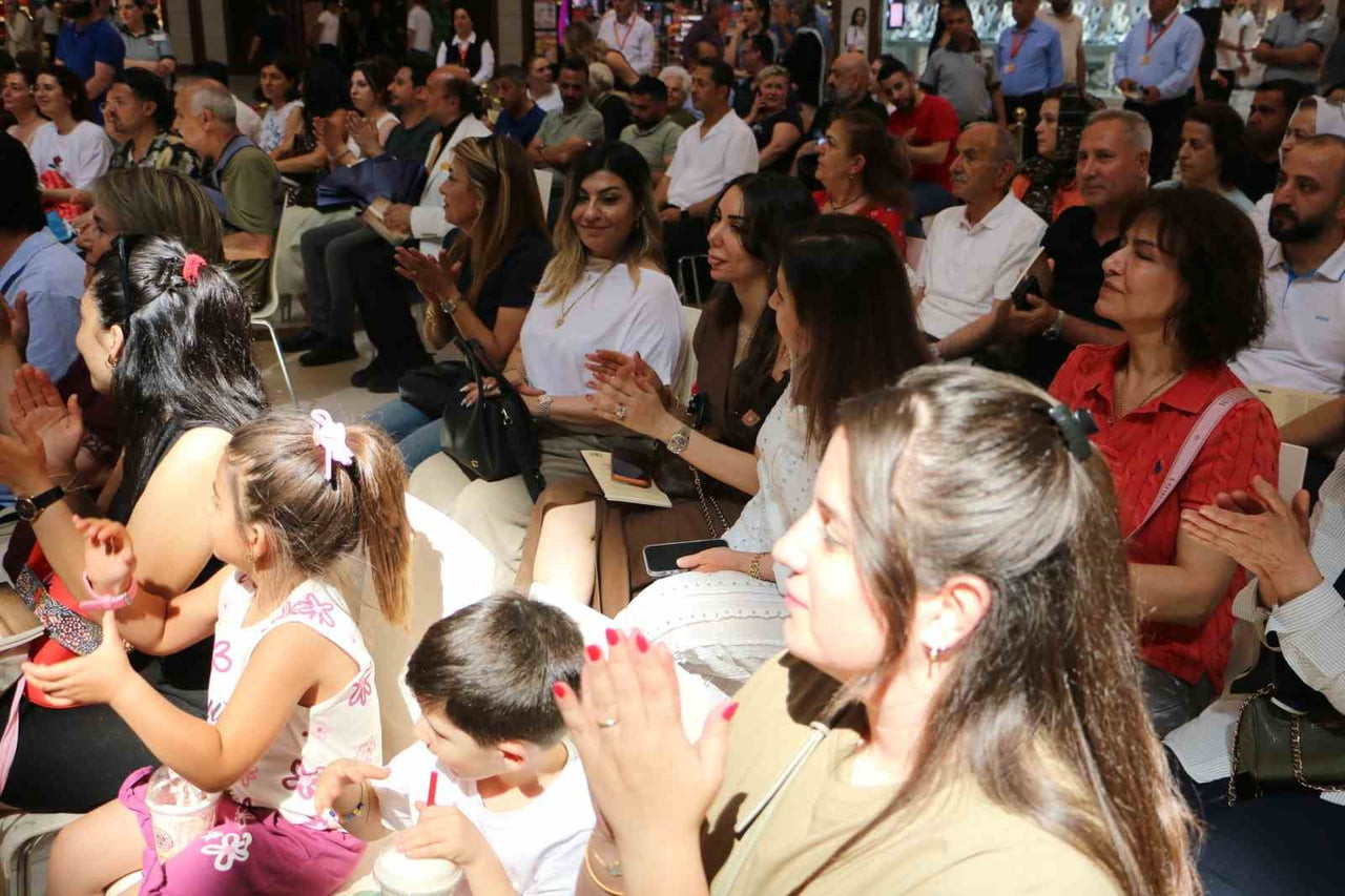 DİYARBAKIR’DA, CEYLAN KARAVİL PARK AVM’DE YAZAR AYŞE CEYLAN TOPÇU’NUN İMZA GÜNÜ YOĞUN İLGİ...