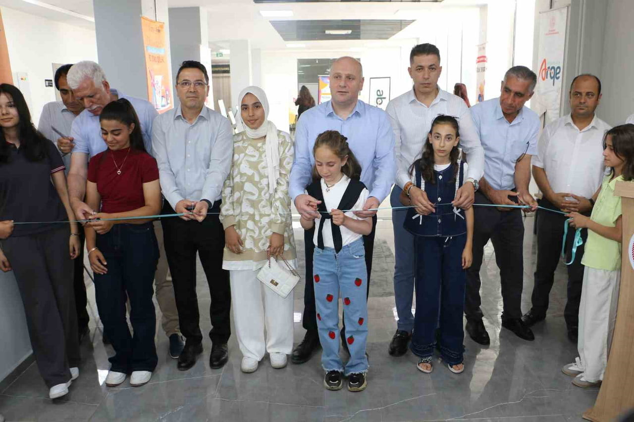 DİYARBAKIR’DA “DİLİMİZİN ZENGİNLİKLERİ PROJESİ” KAPSAMINDA DÜZENLENEN ÖDÜL TÖRENİ VE SERGİ AÇILIŞI...