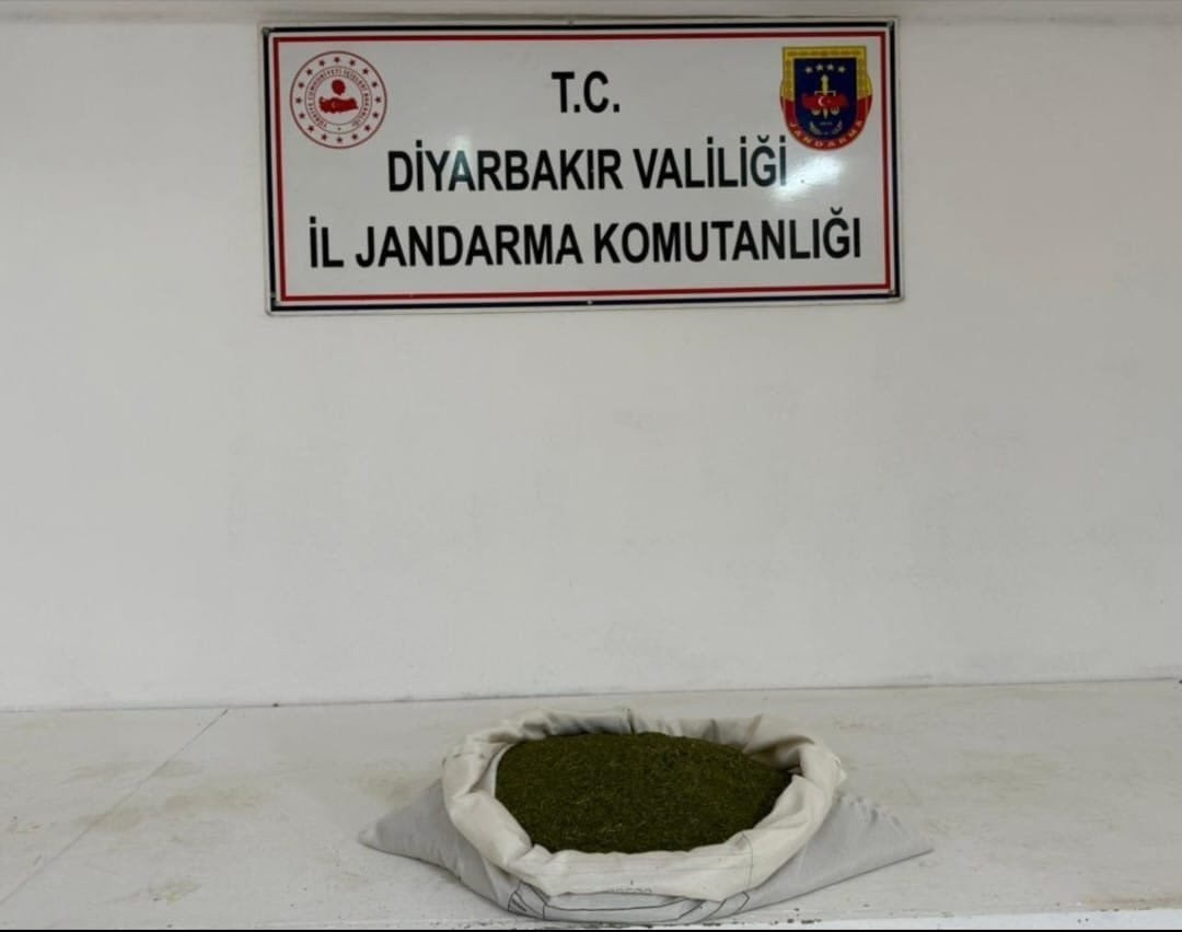 DİYARBAKIR’DA JANDARMA EKİPLERİNCE DÜZENLENEN OPERASYONLARDA, 23 KİLO ESRAR ELE...
