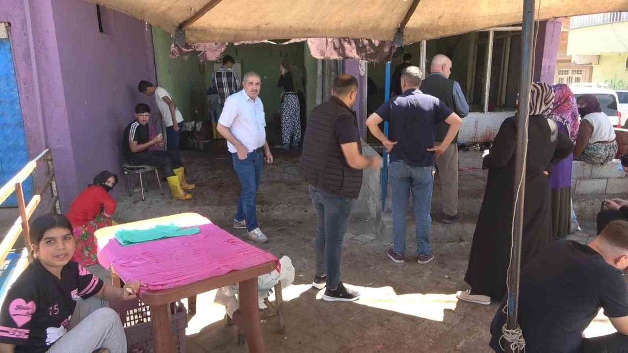 DİYARBAKIR’DA KURBAN BAYRAMININ İLK GÜNÜ BAYRAM NAMAZININ ARDINDAN KURBAN KESİM TELAŞI...