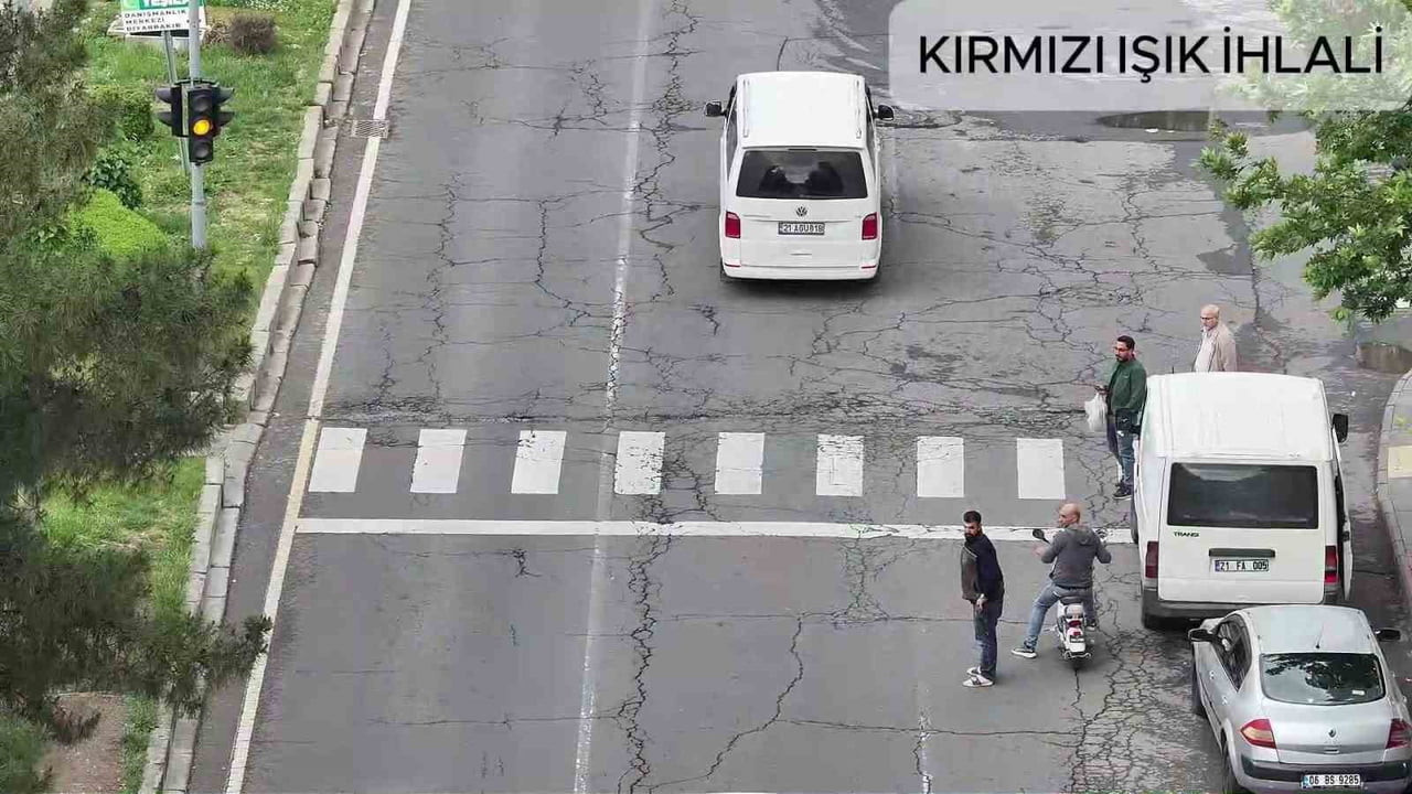 DİYARBAKIR’DA POLİS EKİPLERİ BAYRAM ÖNCESİ DENETİMLERİNİ SIKLAŞTIRDI.