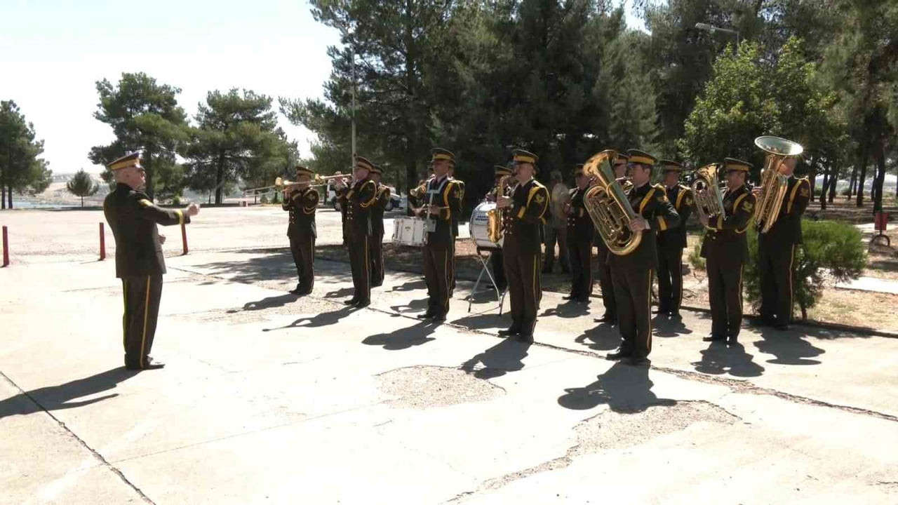 DİYARBAKIR’DA TÜK KARA KUVVETLERİNİN 2235’İNCİ KURULUŞ YIL DÖNÜMÜ DÜZENLENEN TÖRENLE...