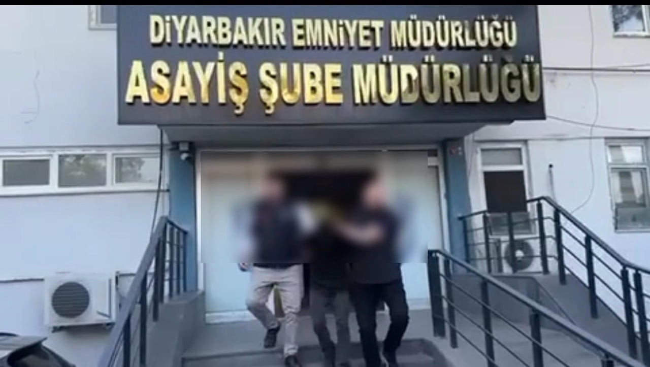 DİYARBAKIR’DA YAPI KREDİ BANKA ATM’Sİ İLE ÜÇ FARKLI İŞ YERİNİ KURŞUNLAYAN 3 KİŞİ...