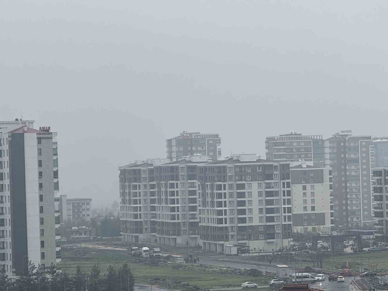 DİYARBAKIR’DA YAŞANAN OLUMSUZ HAVA KOŞULLARI, UÇAK SEFERLERİNDE RÖTAR VE İPTALLERE NEDEN...