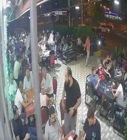 DİYARBAKIR’DA YOLUN KARŞI TARAFINA GEÇMEYE ÇALIŞAN BİR KİŞİ, ARAÇ ÇARPMASI SONUCU...