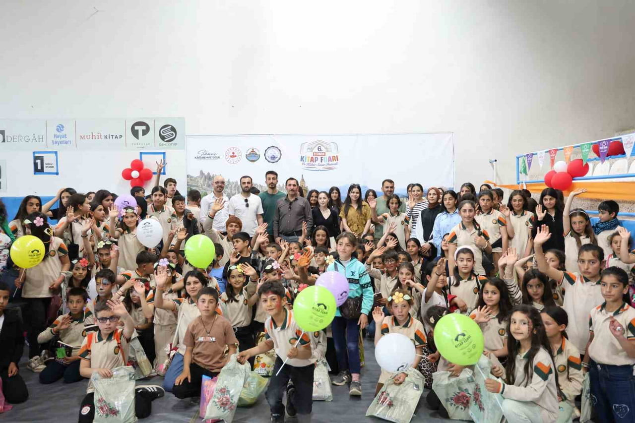 DİYARBAKIR’IN ÇERMİK İLÇESİNDE 45 YAZAR, 107 YAYINEVİ VE 350 BİN ESERİN YER ALDIĞI 6.’SI...