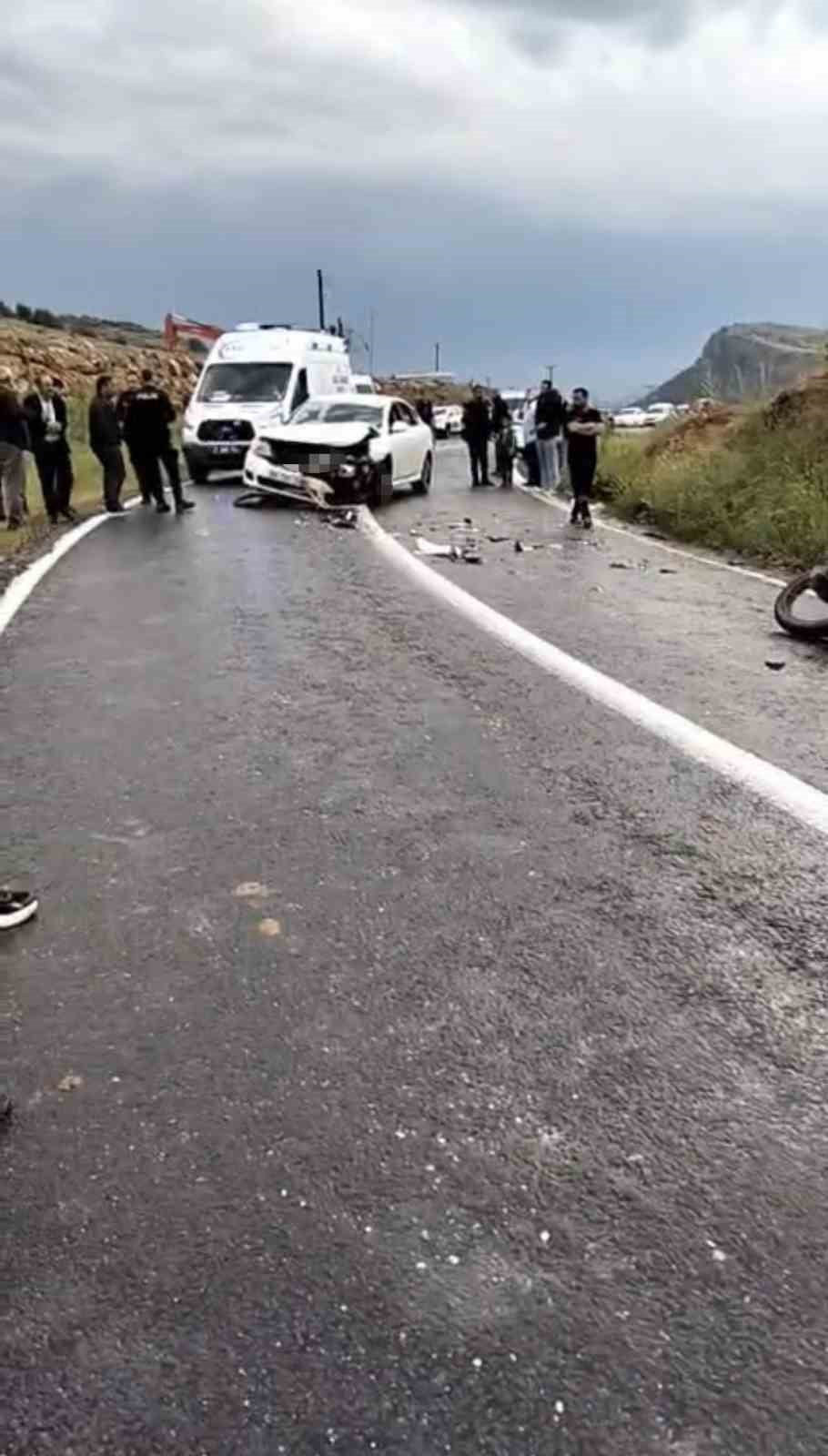 DİYARBAKIR’IN ÇERMİK İLÇESİNDE OTOMOBİL İLE MOTOSİKLET KAFA KAFAYA ÇARPIŞTI. KAZADA MOTOSİKLET...