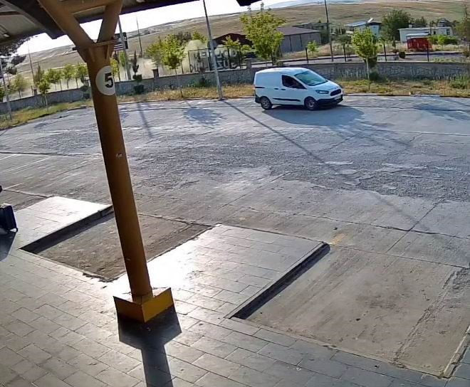 DİYARBAKIR’IN SİLVAN İLÇESİNDE, SÜRÜCÜSÜNÜN DİREKSİYON HAKİMİYETİNİ KAYBETMESİ SONUCU TAKLA ATAN...