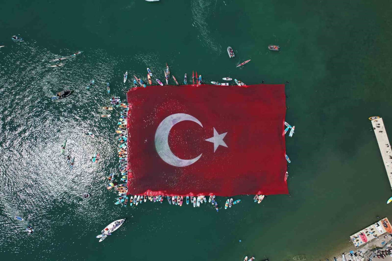 DOĞA HARİKASI SAPANCA GÖLÜ'NDE, 19 MAYIS ATATÜRK'Ü ANMA, GENÇLİK VE SPOR BAYRAMI ETKİNLİKLERİ...