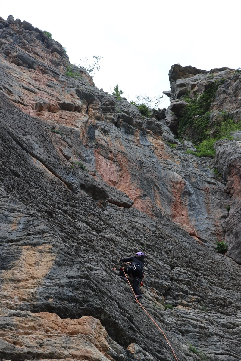 Doğal ve tarihi güzelliklerinin yanı sıra alternatif turizmin rotalarıyla ilgi çeken Trabzon, sarp...