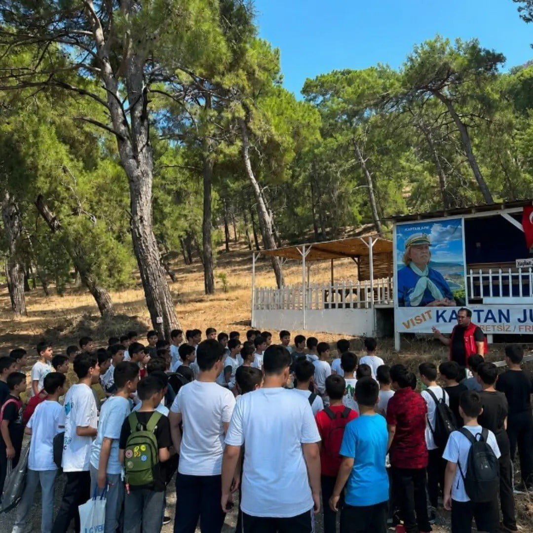 DOĞAYI KORUYOR, GELECEĞE UMUT OLUYORLAR GENÇLER DALYAN'I ATIKLARDAN TEMİZLEDİ