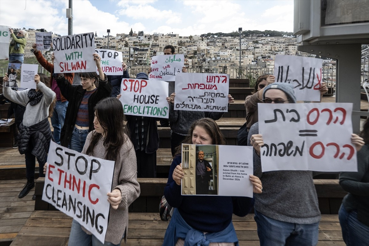 Doğu Kudüs'ün Silvan beldesinde toplanan İsrailli aktivist grubu "Free Jerusalem (Özgür Kudüs)"...